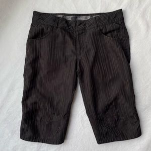 Oakley Womens Capri Cropped Pants Black Pinstriped, Sz M